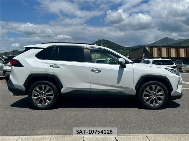 Toyota RAV4 2022-04 6816817-9