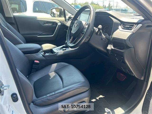 Toyota RAV4 2022-04 6816817-12