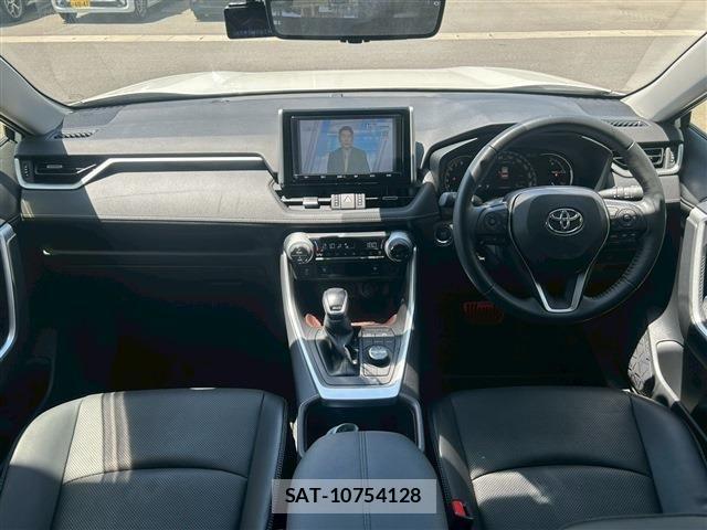 Toyota RAV4 2022-04 6816817-13