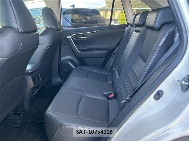 Toyota RAV4 2022-04 6816817-14
