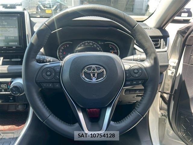 Toyota RAV4 2022-04 6816817-17