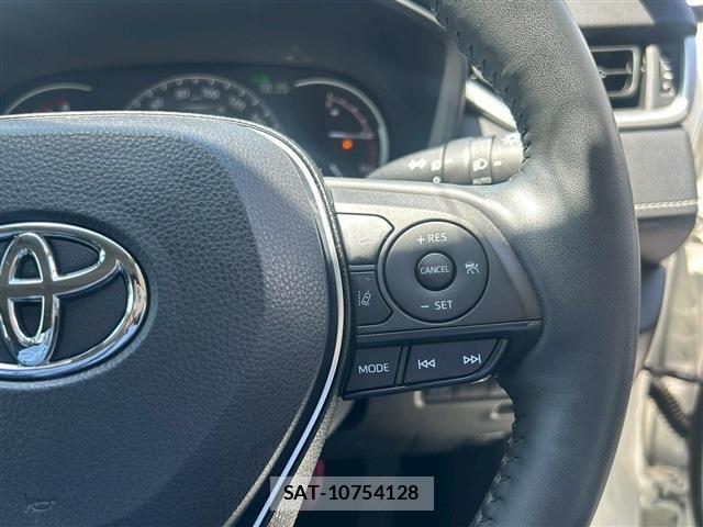 Toyota RAV4 2022-04 6816817-19