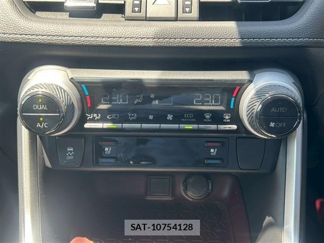 Toyota RAV4 2022-04 6816817-23