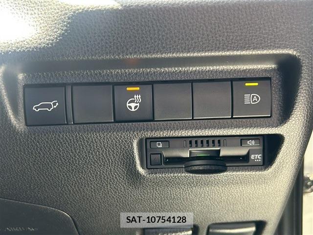 Toyota RAV4 2022-04 6816817-24