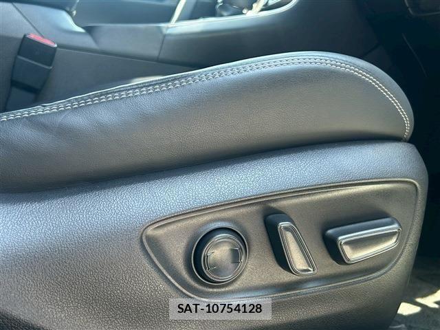 Toyota RAV4 2022-04 6816817-26