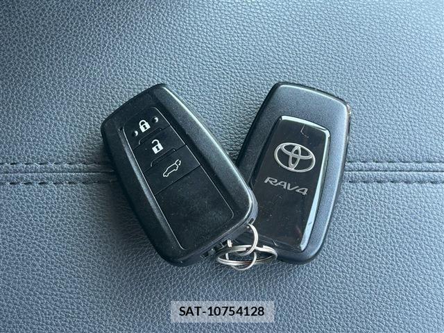 Toyota RAV4 2022-04 6816817-29