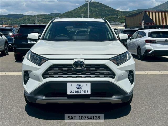 Toyota RAV4 2022-04 6816817-3