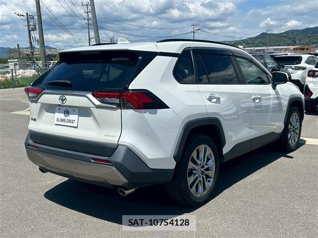 Toyota RAV4 2022-04 6816817-5