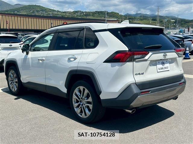 Toyota RAV4 2022-04 6816817-7