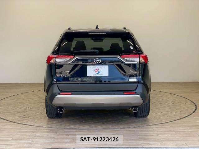 Toyota RAV4 2023-02 6816810-14