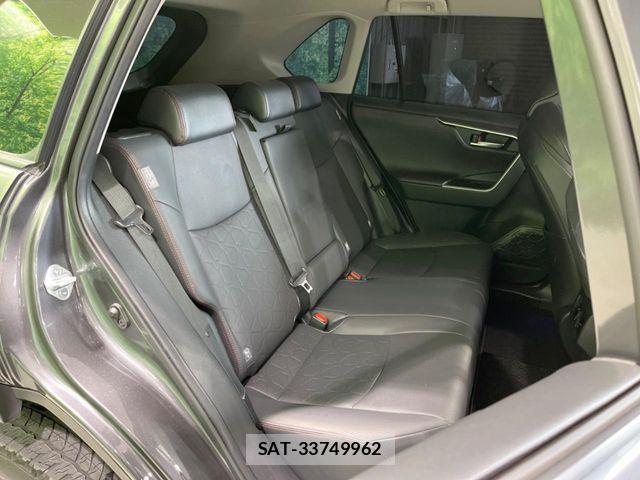 Toyota RAV4 2021-04 6816814-10