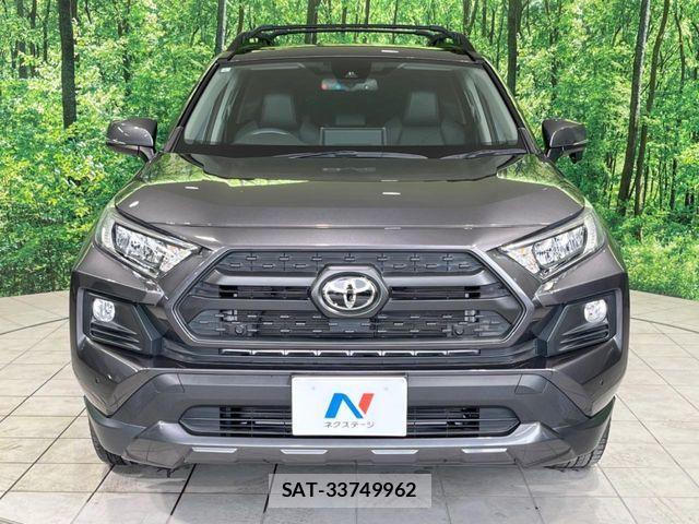 Toyota RAV4 2021-04 6816814-14