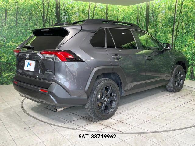 Toyota RAV4 2021-04 6816814-17
