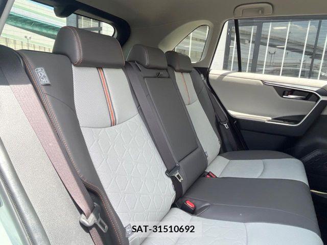 Toyota RAV4 2019-11 6911878-9