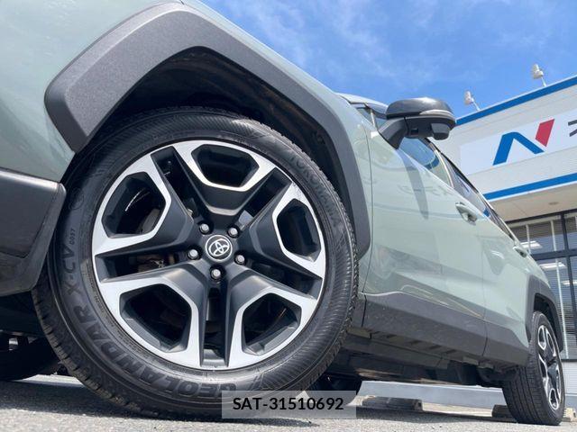 Toyota RAV4 2019-11 6911878-13