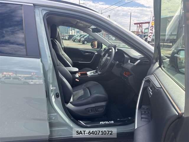 Toyota RAV4 2023-06 6911861-12