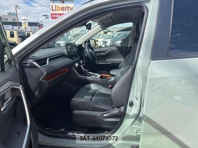 Toyota RAV4 2023-06 6911861-13