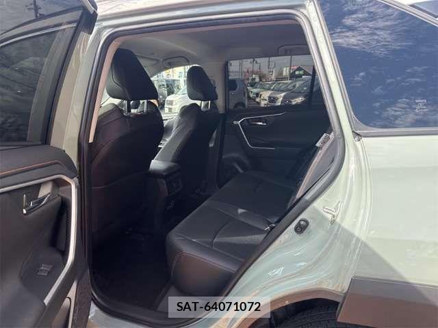 Toyota RAV4 2023-06 6911861-14