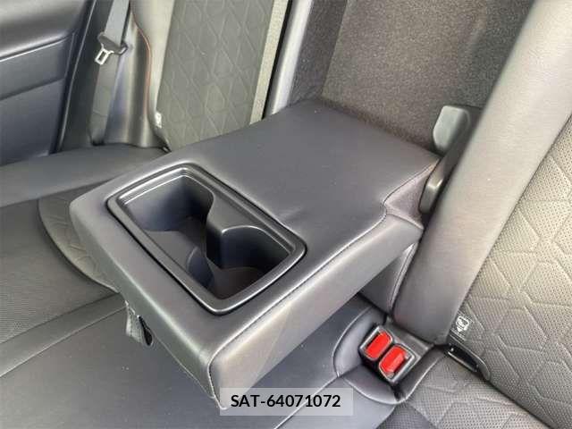 Toyota RAV4 2023-06 6911861-16
