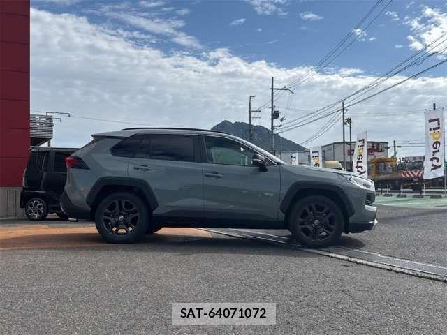 Toyota RAV4 2023-06 6911861-6