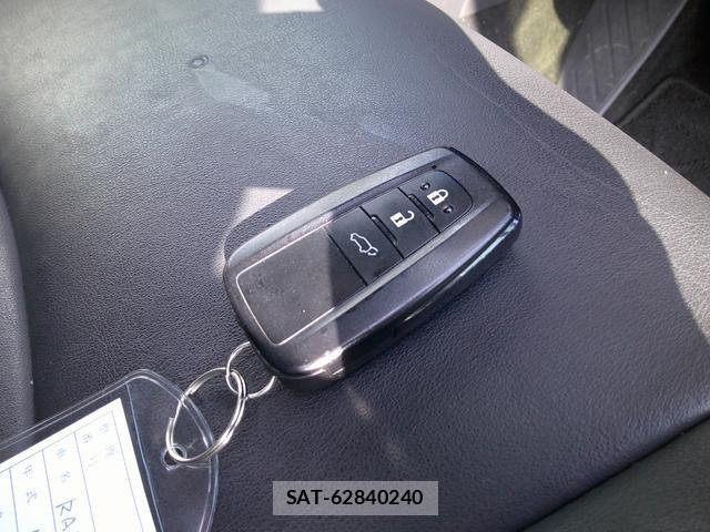 Toyota RAV4 2019-06 6911904-12