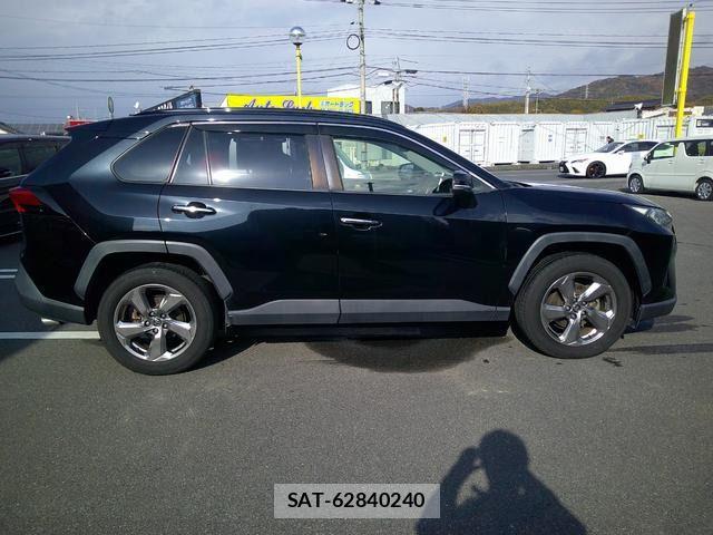 Toyota RAV4 2019-06 6911904-14