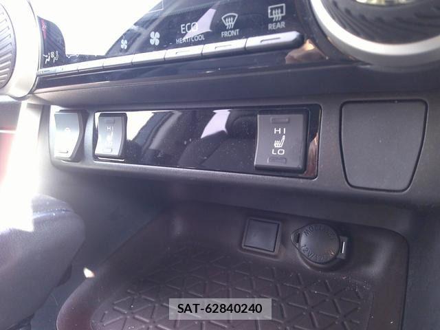 Toyota RAV4 2019-06 6911904-4