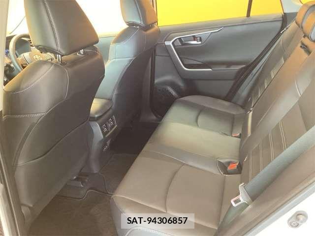 Toyota RAV4 2022-11 6911864-17