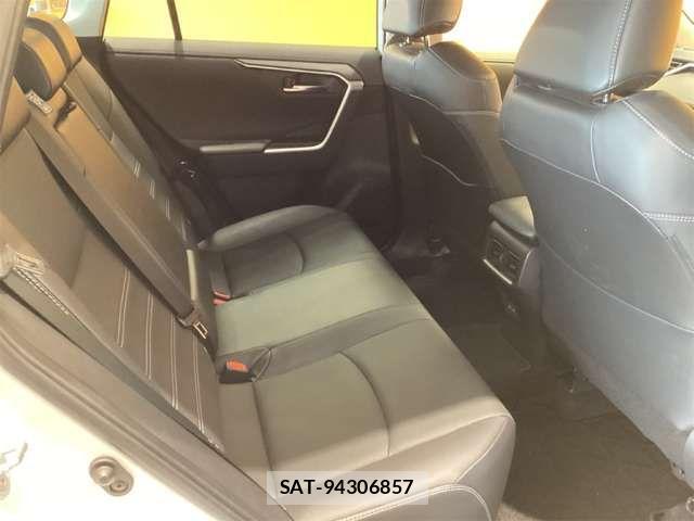 Toyota RAV4 2022-11 6911864-19