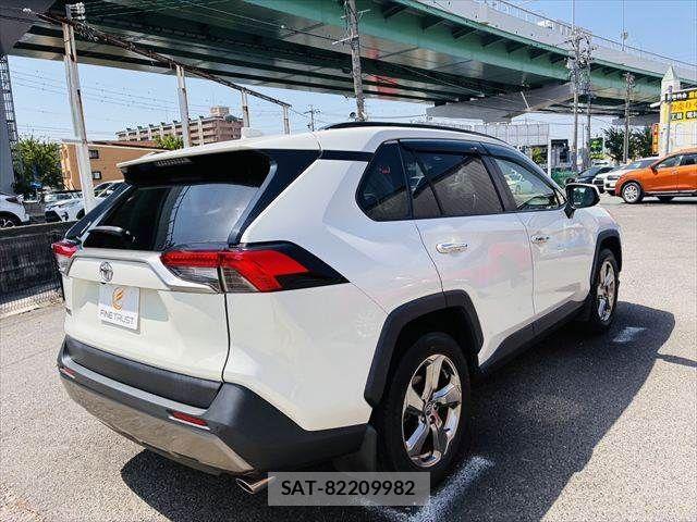 Toyota RAV4 2019-06 6997673-17