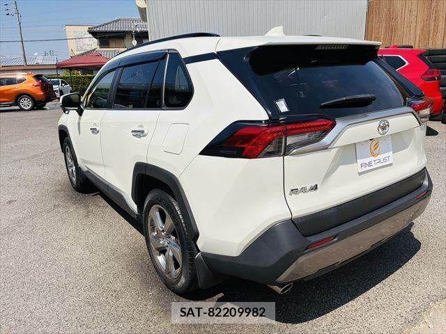 Toyota RAV4 2019-06 6997673-19