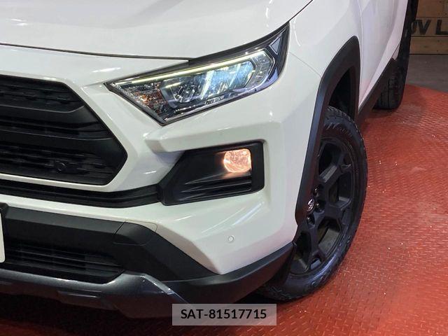 Toyota RAV4 2021-04 6997664-11