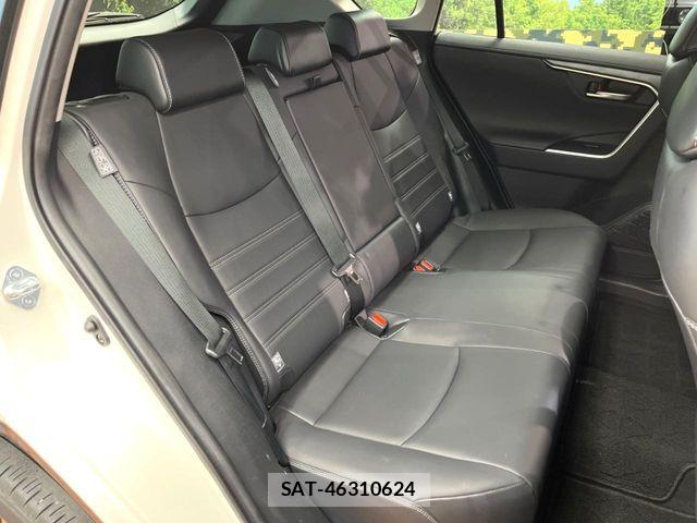 Toyota RAV4 2021-04 7021381-11