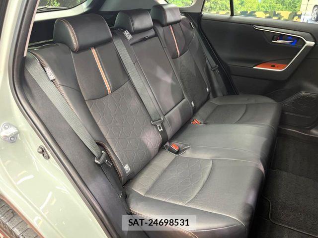 Toyota RAV4 2021-06 7021380-11
