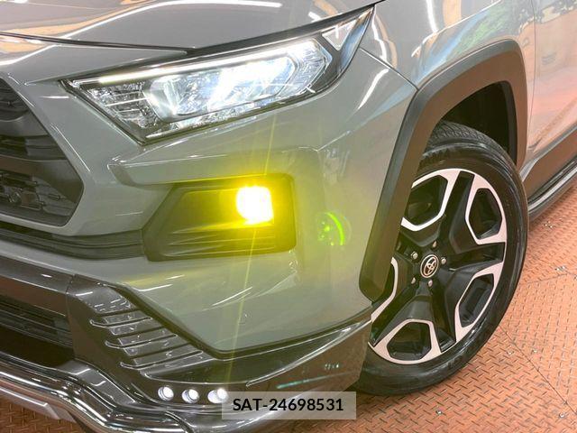 Toyota RAV4 2021-06 7021380-13