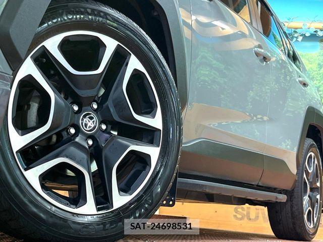 Toyota RAV4 2021-06 7021380-14