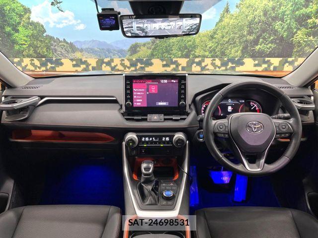 Toyota RAV4 2021-06 7021380-1