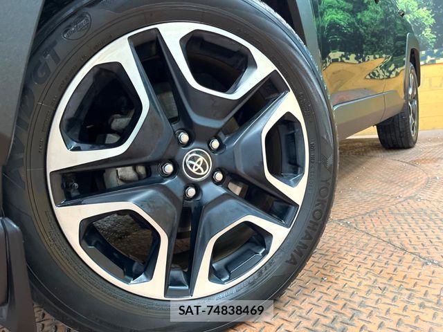 Toyota RAV4 2021-05 7021386-13