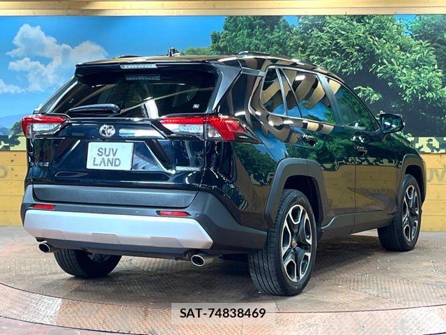 Toyota RAV4 2021-05 7021386-17