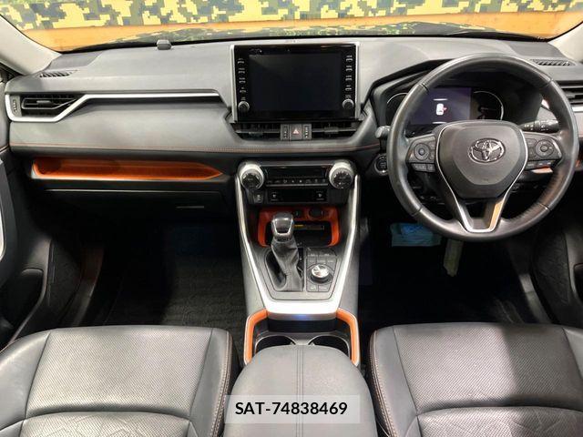 Toyota RAV4 2021-05 7021386-1