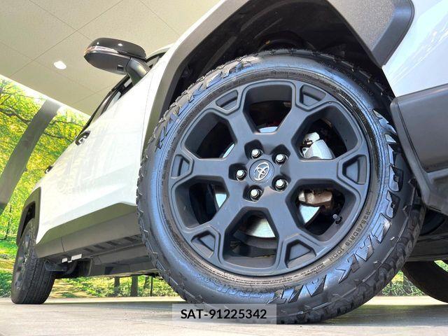 Toyota RAV4 2022-10 7060423-12