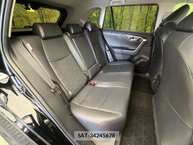 Toyota RAV4 2021-04 7060422-9