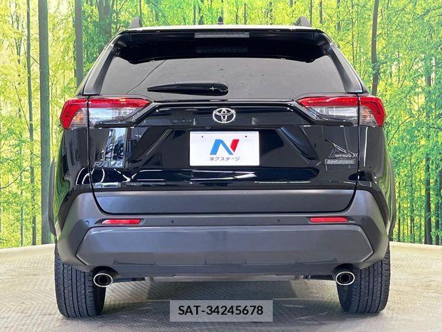 Toyota RAV4 2021-04 7060422-14