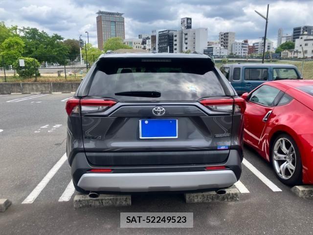 Toyota RAV4 2020-02 7060428-3