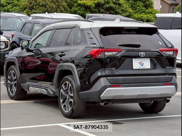 Toyota RAV4 2019-04 7224066-15