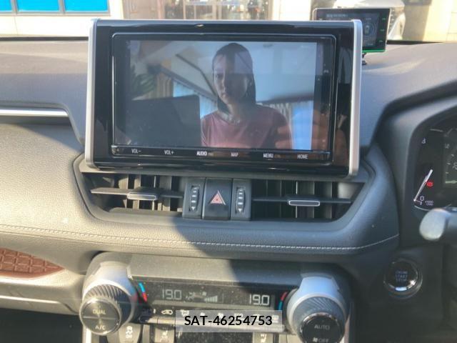 Toyota RAV4 2019-10 7216627-17