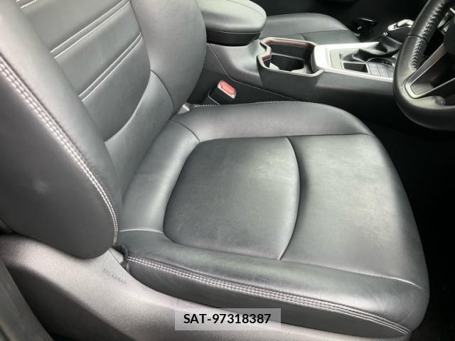 Toyota RAV4 2021-03 7224116-15