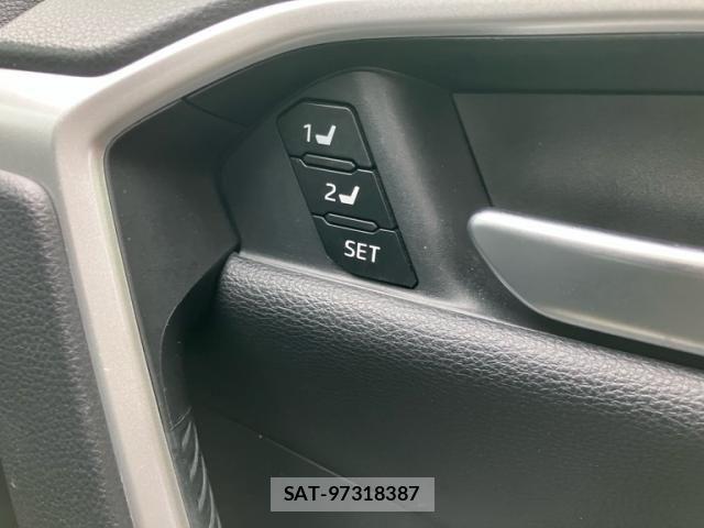 Toyota RAV4 2021-03 7224116-23