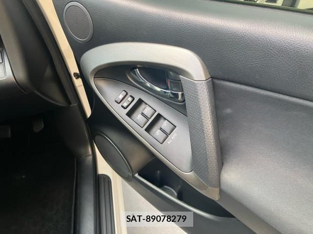 Toyota RAV4 2016-01 7224064-10