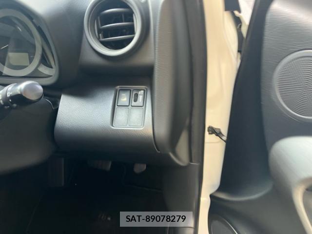 Toyota RAV4 2016-01 7224064-11